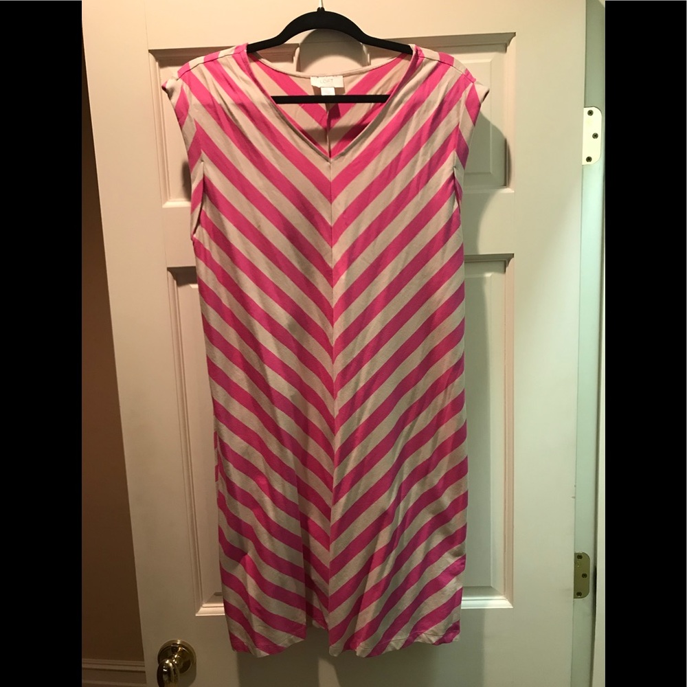 Loft v-neck dress, size Medium.